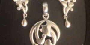 92.5 Silver Floral Pendant Set