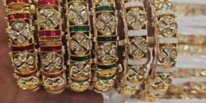 Tyaani Kundan Meenakari Bangles