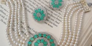 White and Green Pearl Necklace Set