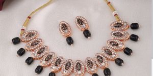 Traditional White and Green Stone Neck Set