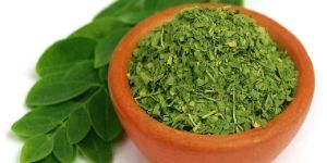 Dried Green Moringa Leaves