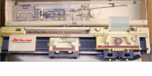 Hand Driven Cardomatic KH-891 Knitting Machine