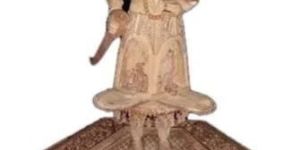 Sandal Wood King Statue