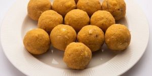 Desi Ghee Rava Besan Ladoo