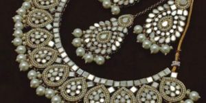 Kayaa Alloy Pearl Studded Necklace Set