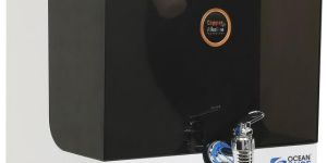 I Pure White and Black RO Water Purifier