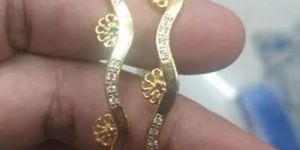 Stylish Ladies Brass Bangle