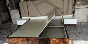 Plywood Luxurious Quen Size Bed