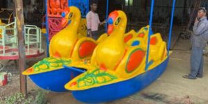 PADDLE BOAT WITH FRAME