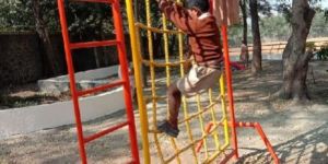 Pipe and Rope Net Climber