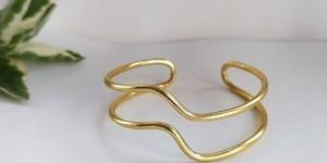 Gold Plated Single Line Handcuff