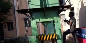 Semi Automatic Hydraulic Press