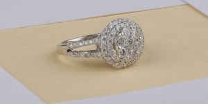 R297 DIAMOND RING
