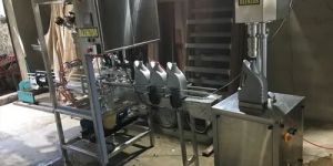 Engine Oil Filling Machine