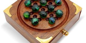 Wooden Solitaire with Box Kids Brain Teaser Toy Fun & Learning