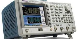 Tektronix Arbitrary Function Signal Generator