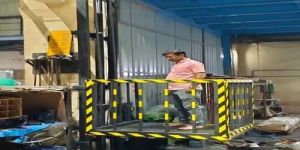 Hydraulic Goods Lift