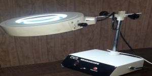 Magnifying Table Lamp