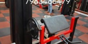 Bicep Curl Machine