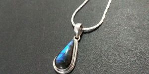 Labradorite Silver Pendant