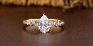 Stunning Pear Cut Diamond Yellow Gold Ring