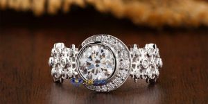 Vintage Round Cut Diamond White Gold Ring