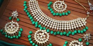 Sukkhi Kundan Choker Necklace Set