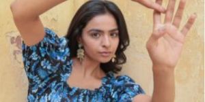 Waist smocking black & blue leaf print midi dress