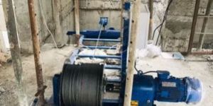 Mild Steel Material Hoist Lift