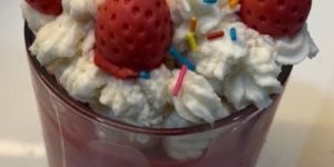 Strawberry Cream Scented Candle