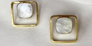 Ladies Mop Line Square Stud Earring