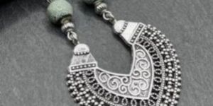 Ladies Silver Studded Necklace