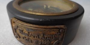 Vintage Old Look Compass