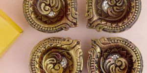Clay Diya