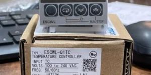 Omron E5CWL-Q1TC Temperature Controller