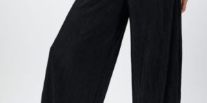 Ladies Classic Black Pleated Culotte