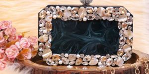 STONE RESIN CLUTCH