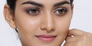 SH6-KAV-MT-1272 Gold Plated Magenta AD Studded Maang Tikka