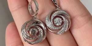 Round Beautiful Diamond Earring