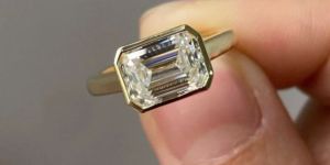 Vintage 18K Gold Emerald Diamond Engagement Ring