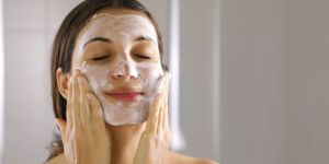 Insta Glow Foaming Face Wash