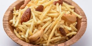 Special Moong Lachha Namkeen