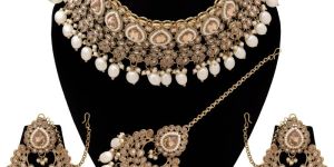 Timeless Beauty Reverse AD choker Necklaces Jewelry set..