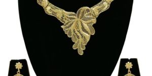 Traditional Gold-Plated Forming choker Necklace set