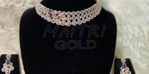 Ladies Styish Wedding Wear Gold Choker Necklace Set