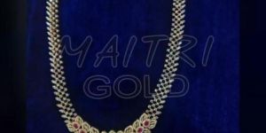 Ladies Stylish Gold Necklace Set