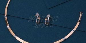 Ladies Stylish Pure Gold Necklace Set