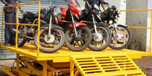 Maruti Vehicle Loading/Unloading Lift , Capacity: 650kg