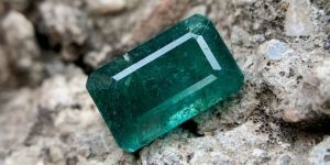 Square Shaped Emerald Stones