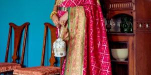 AF838 Ladies Wine Zari Woven Patola Silk Banarasi Saree with Blouse